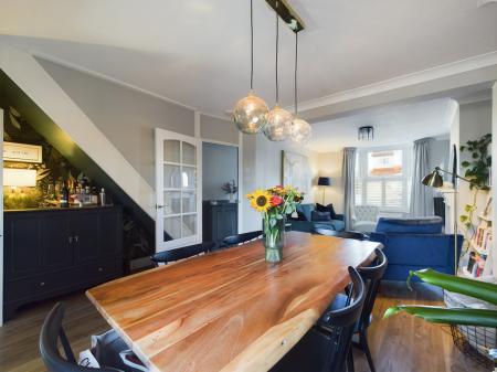 CAM01080G0-PR0323-ST