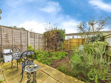 038ddb48-CAM04018G0-