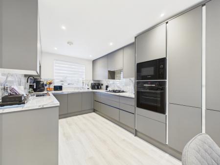 CAM04018G0-PR0411-ST