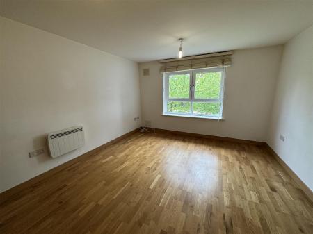 LOUNGE 2.JPG