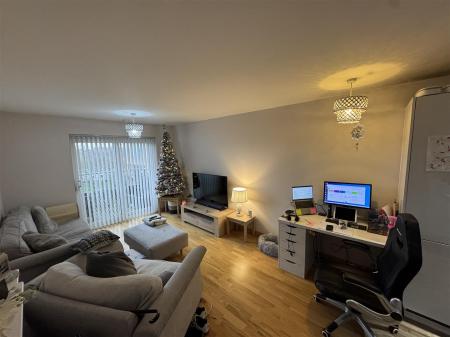 LOUNGE 2  679 MORELLO.jpeg