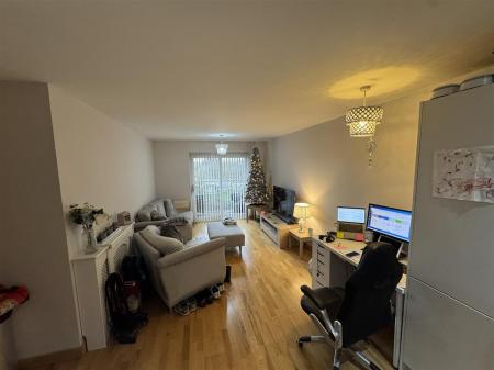 LOUNGE 1 679 MORELLO.jpeg