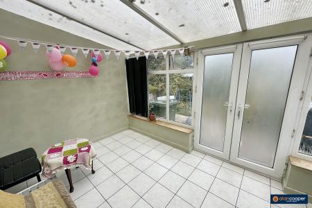 Media image 04