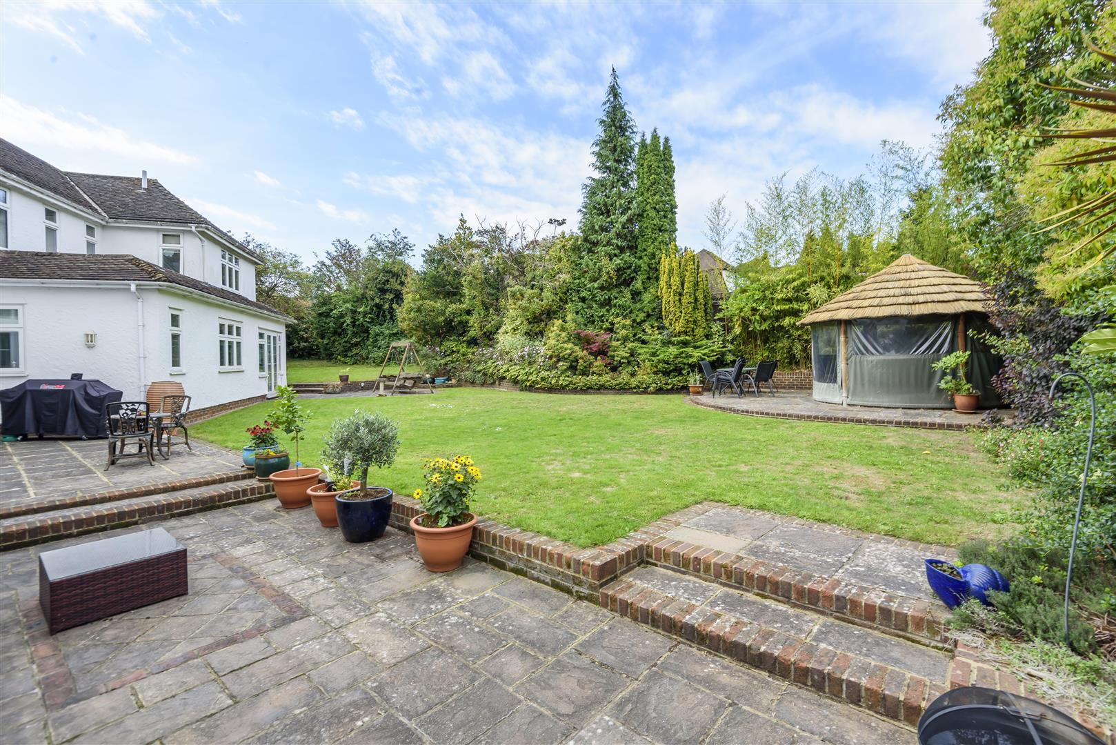 4 bedroom Detached House for sale in Epsom