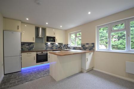 KITCHEN DINER ALT.jp