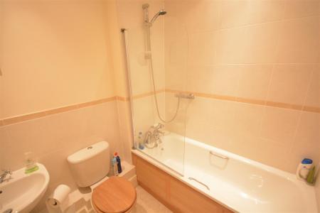 Family Bathroom.JPG