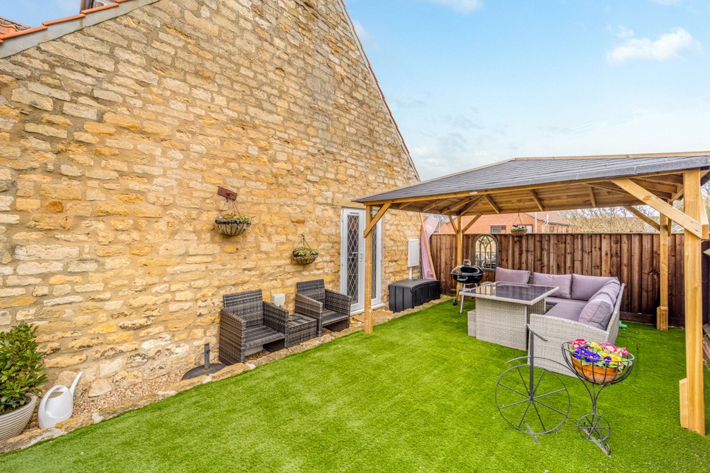 Detached House for sale with 2 bedrooms, East Road, Navenby Fine & Country