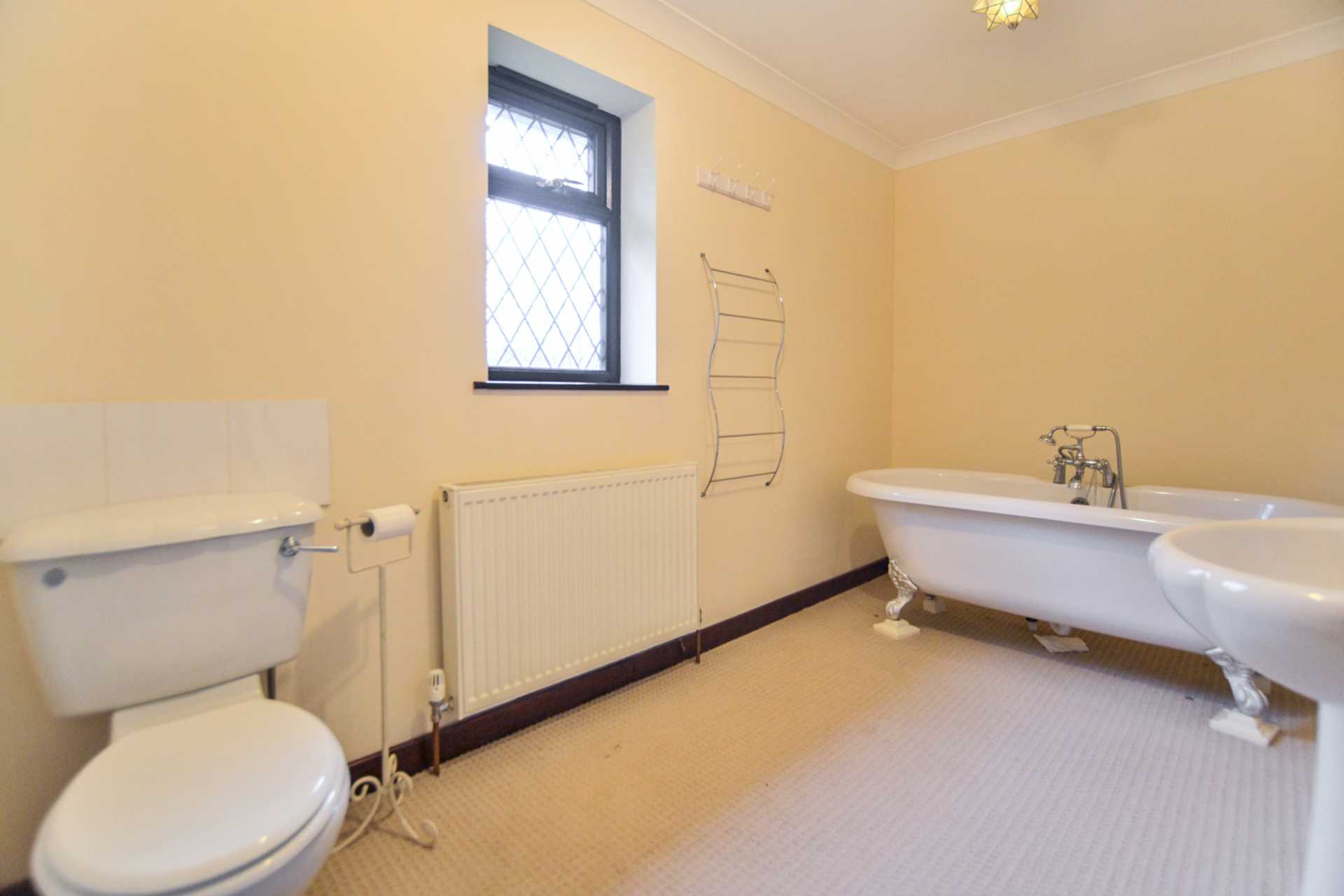 5 bedroom Detached House for sale in Gloucester