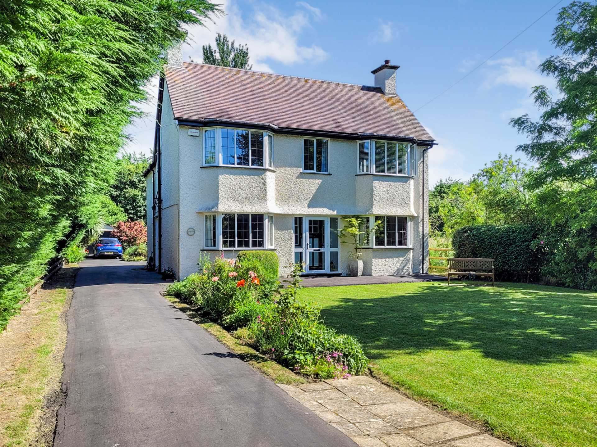 5 bedroom Detached House for sale in Tewkesbury