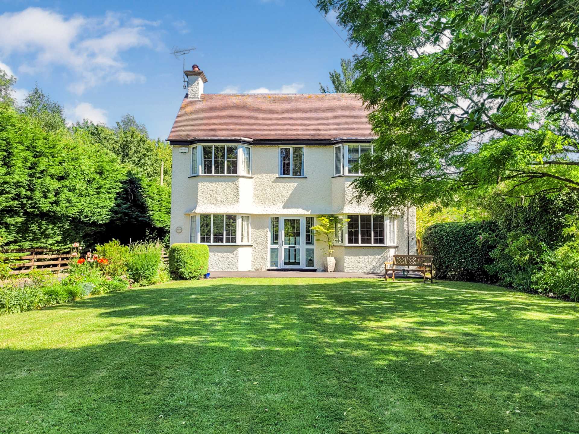 5 bedroom Detached House for sale in Tewkesbury