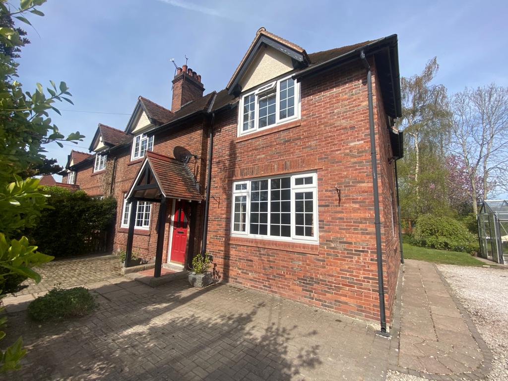 3 bedroom Cottage for sale in Neston