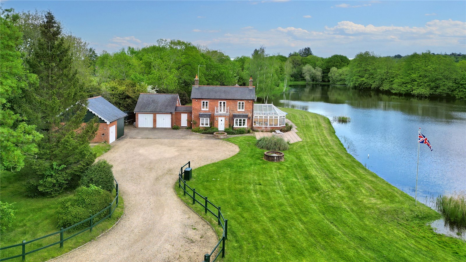 Detached House for sale with 3 bedrooms, Woolmer Lane, Blashford Fine