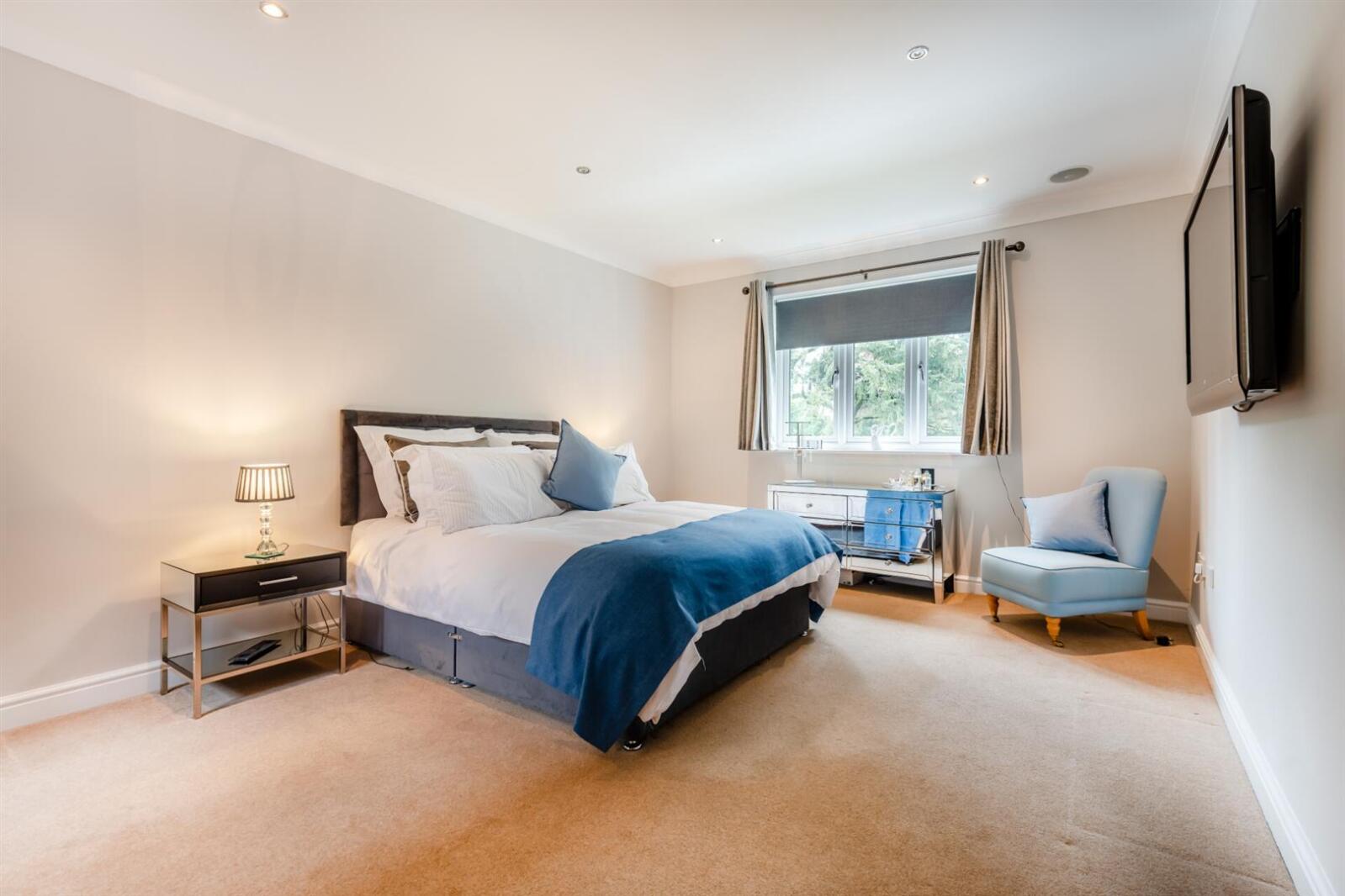 House for sale with 6 bedrooms, Woodland Walk, Ferndown Fine & Country