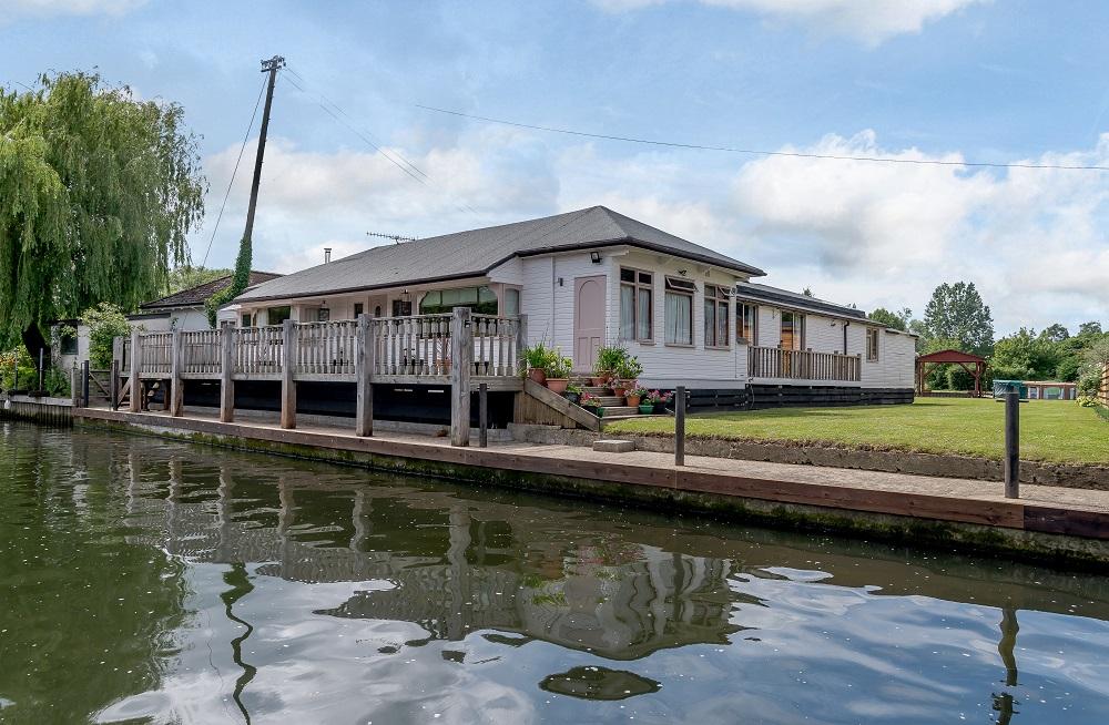 4 bedroom Detached Bungalow for sale in Henley on Thames