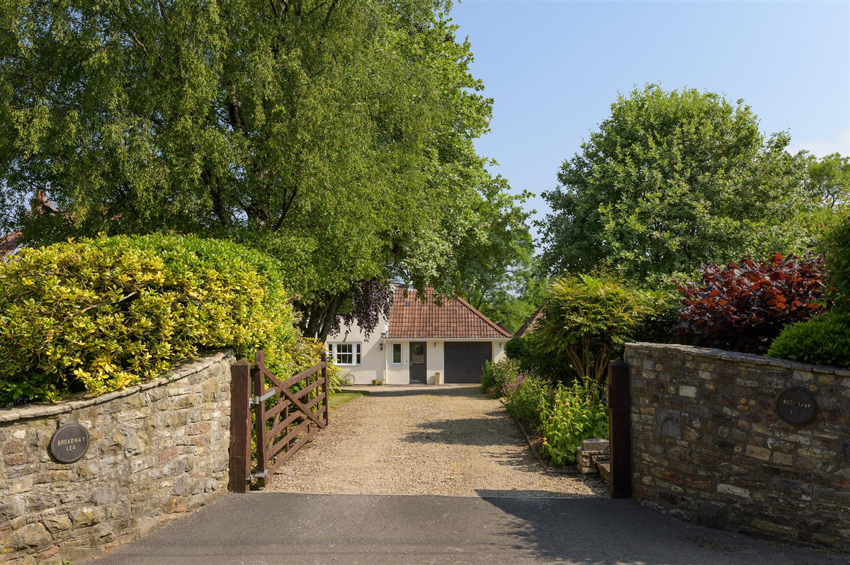 Detached House for sale with 6 bedrooms, Broadway, Fine