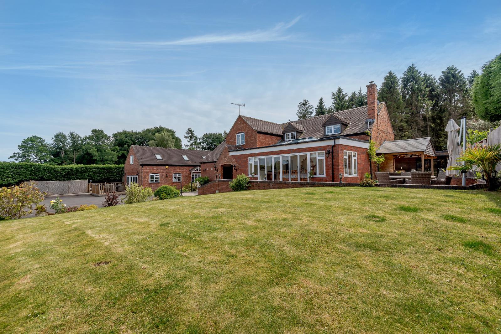 5 bedroom Detached House for sale in Chaddesley Corbett