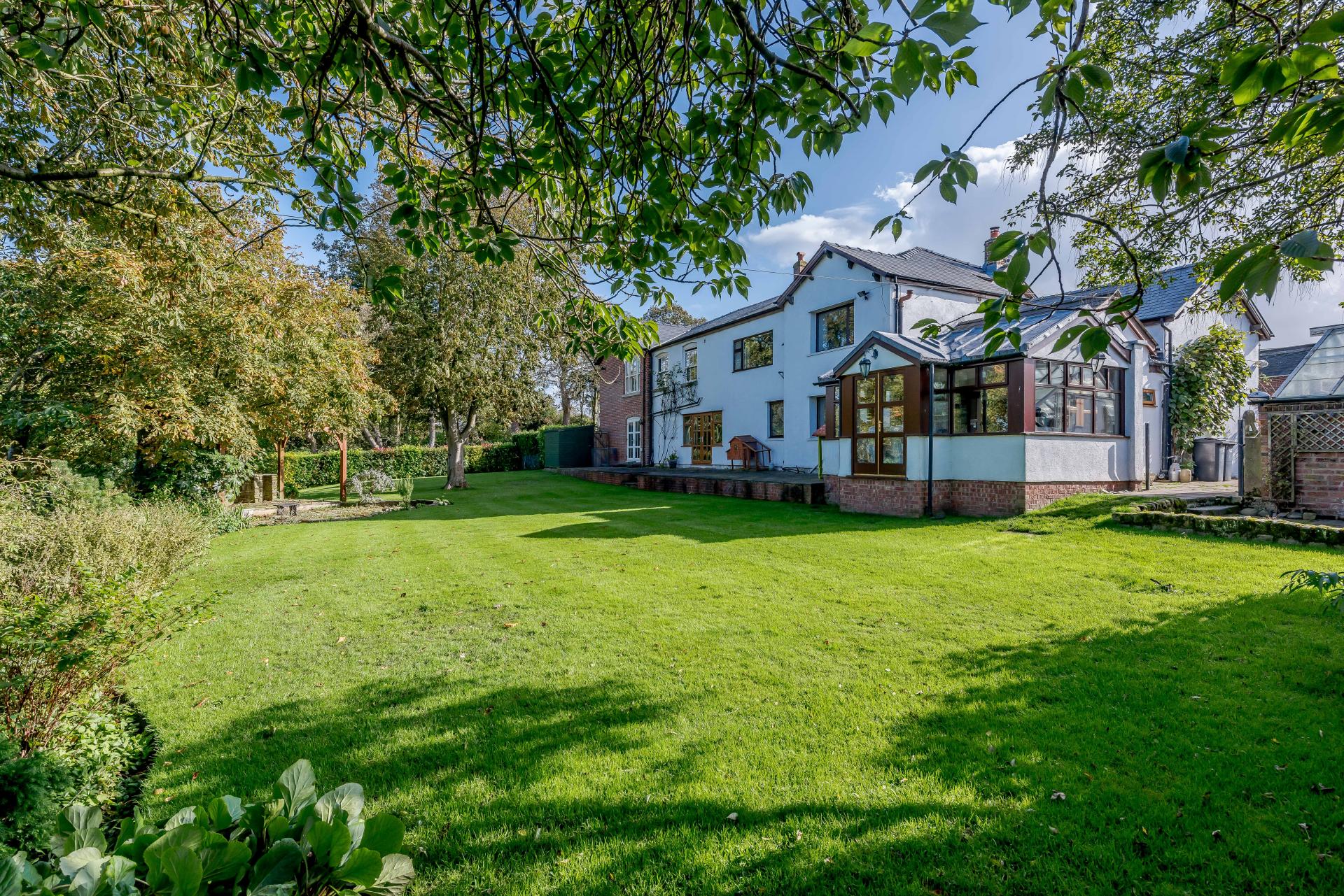 6 bedroom Detached House for sale in Hesketh Bank