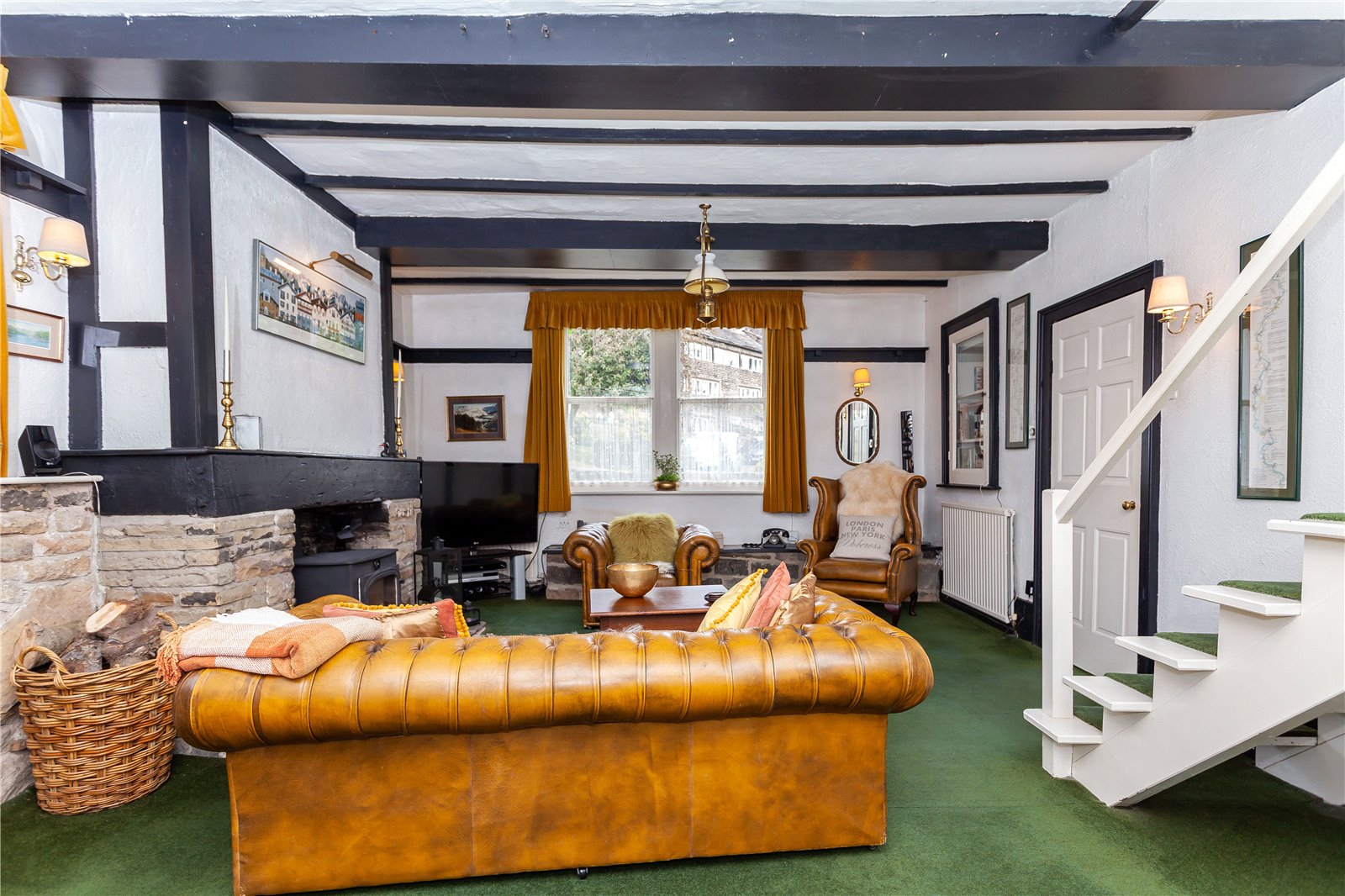 House for sale with 6 bedrooms, Church Fields, Dobcross Fine & Country