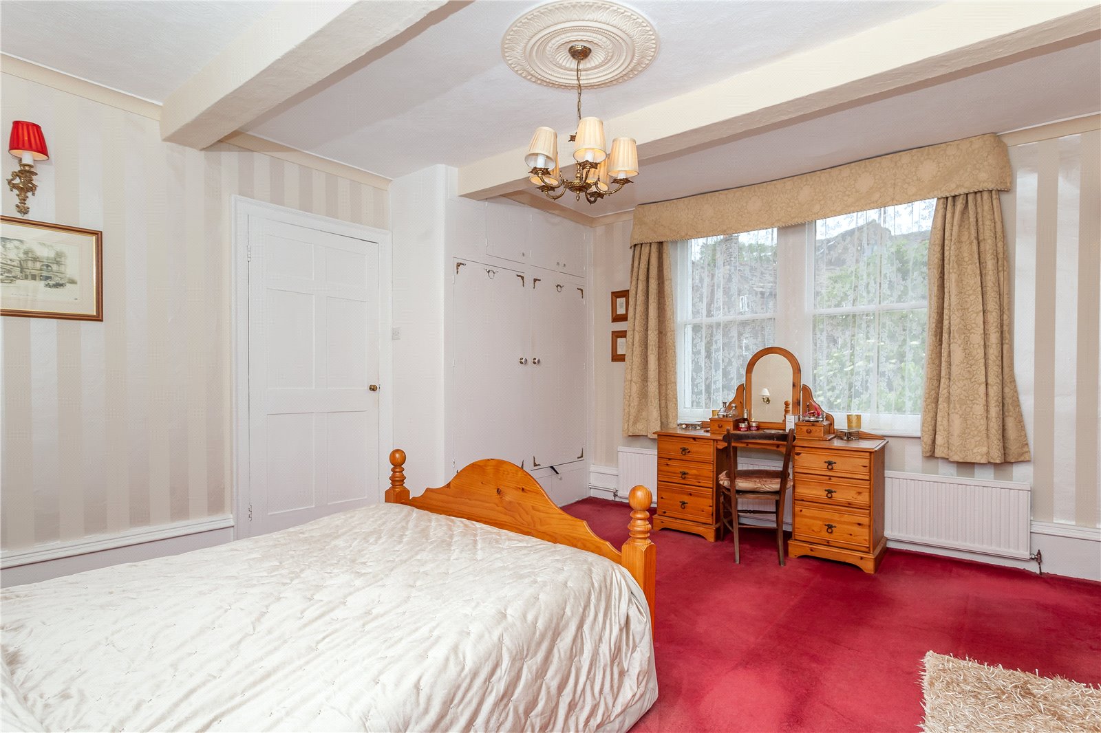 House for sale with 6 bedrooms, Church Fields, Dobcross Fine & Country