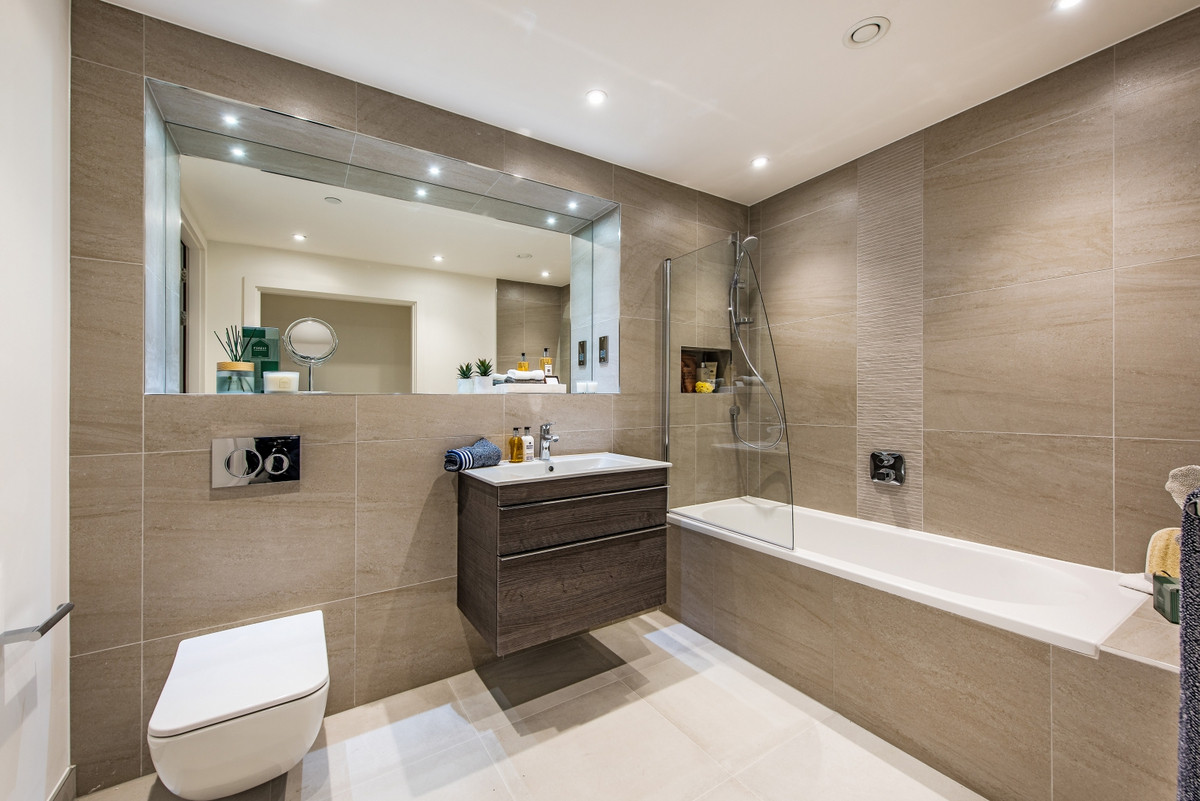 Apartment for sale with 3 bedrooms, Mortlake High Street, Sheen Fine & Country