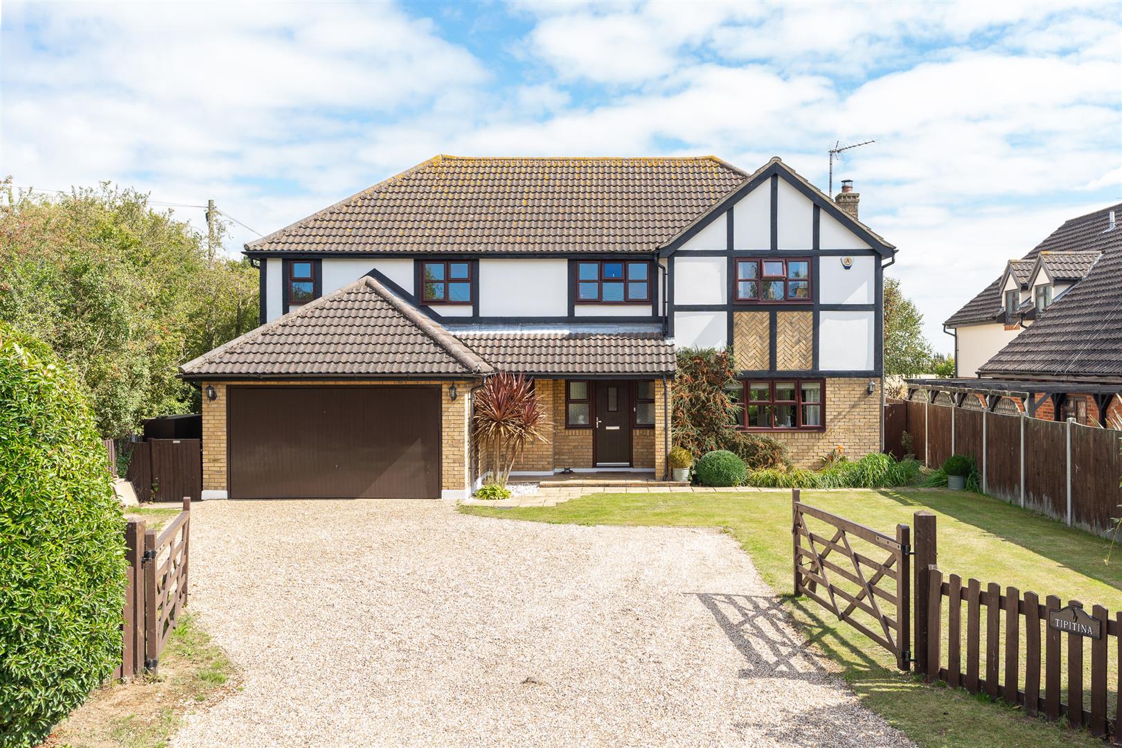 5 bedroom Detached House for sale in Chelmsford