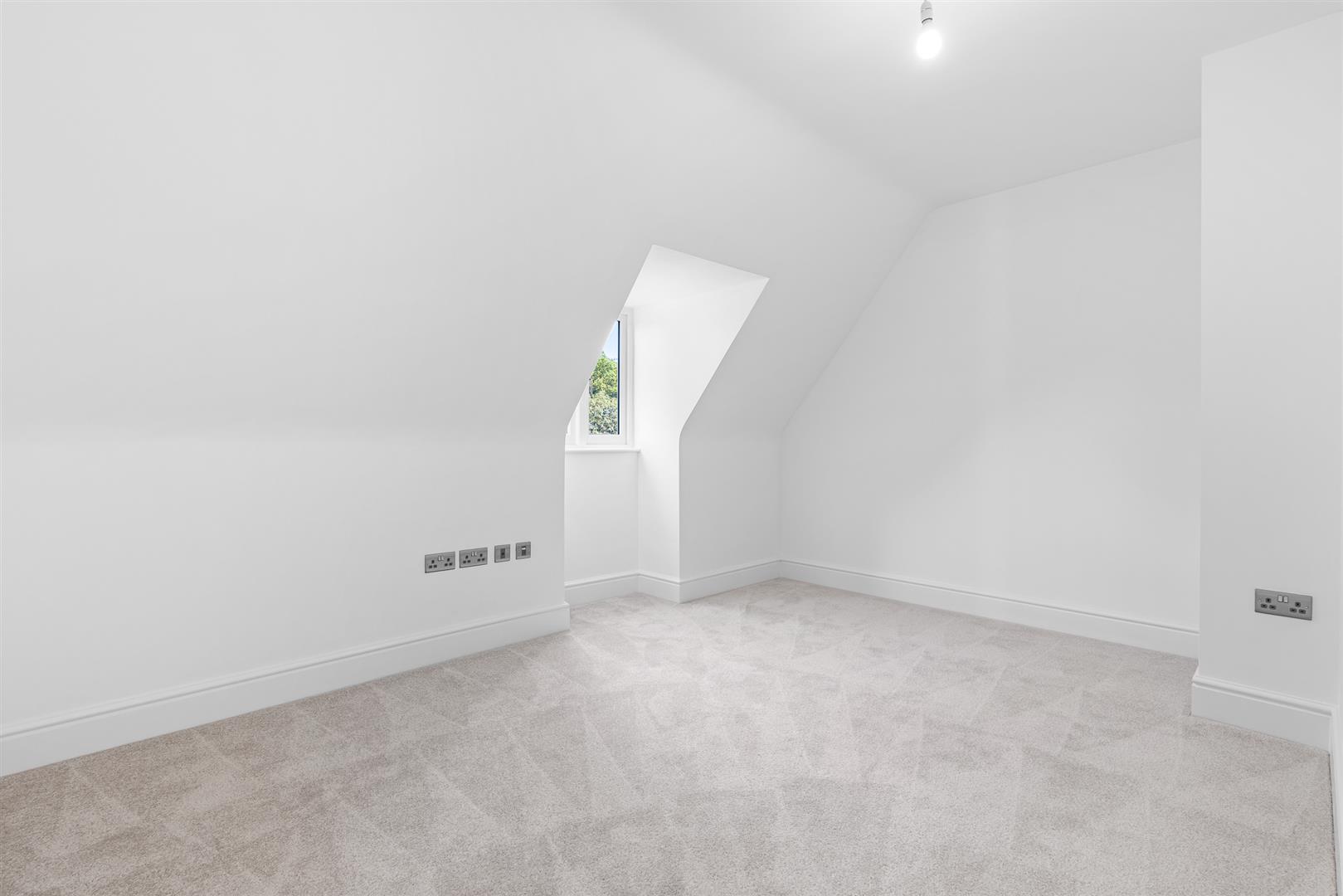 Apartment for sale with 3 bedrooms, Redwood Drive, Writtle Fine & Country