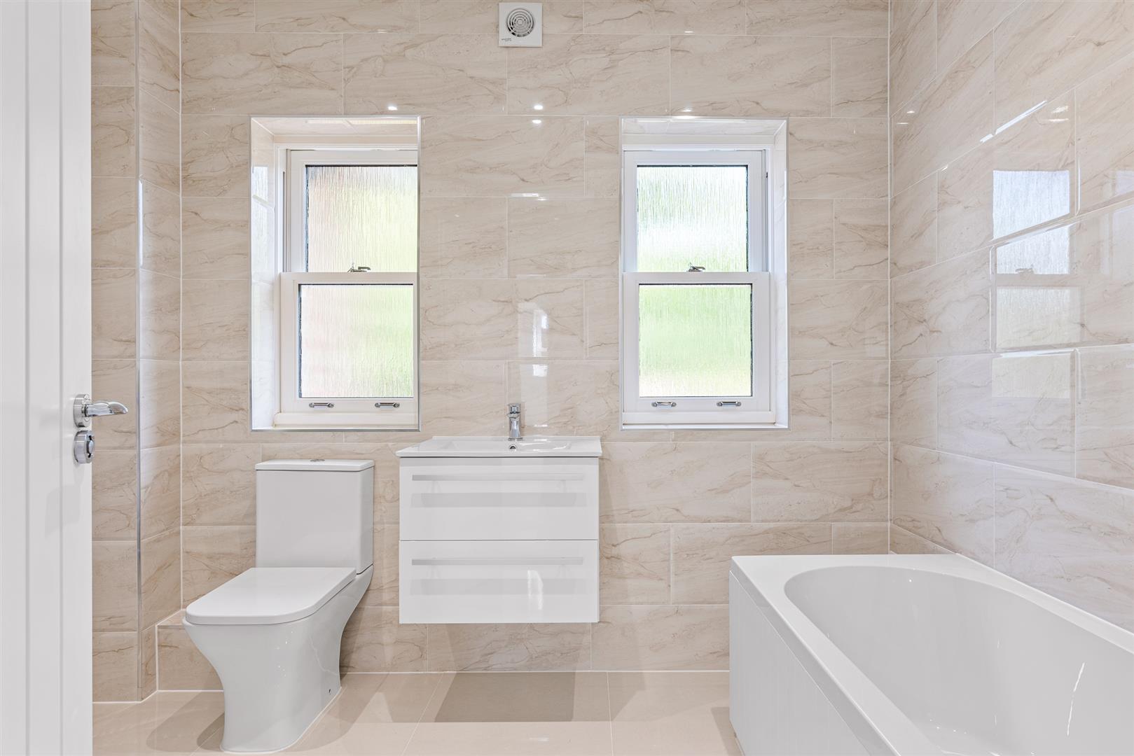 Apartment for sale with 3 bedrooms, Redwood Drive, Writtle Fine & Country