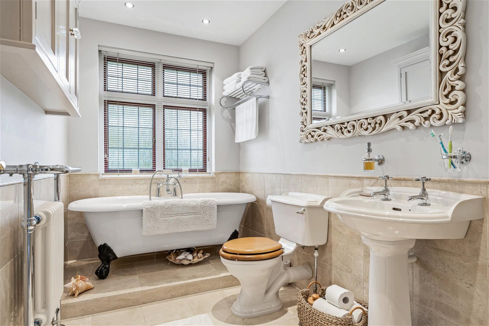 Detached House for sale with 5 bedrooms, Chelmsford Road, Great Waltham