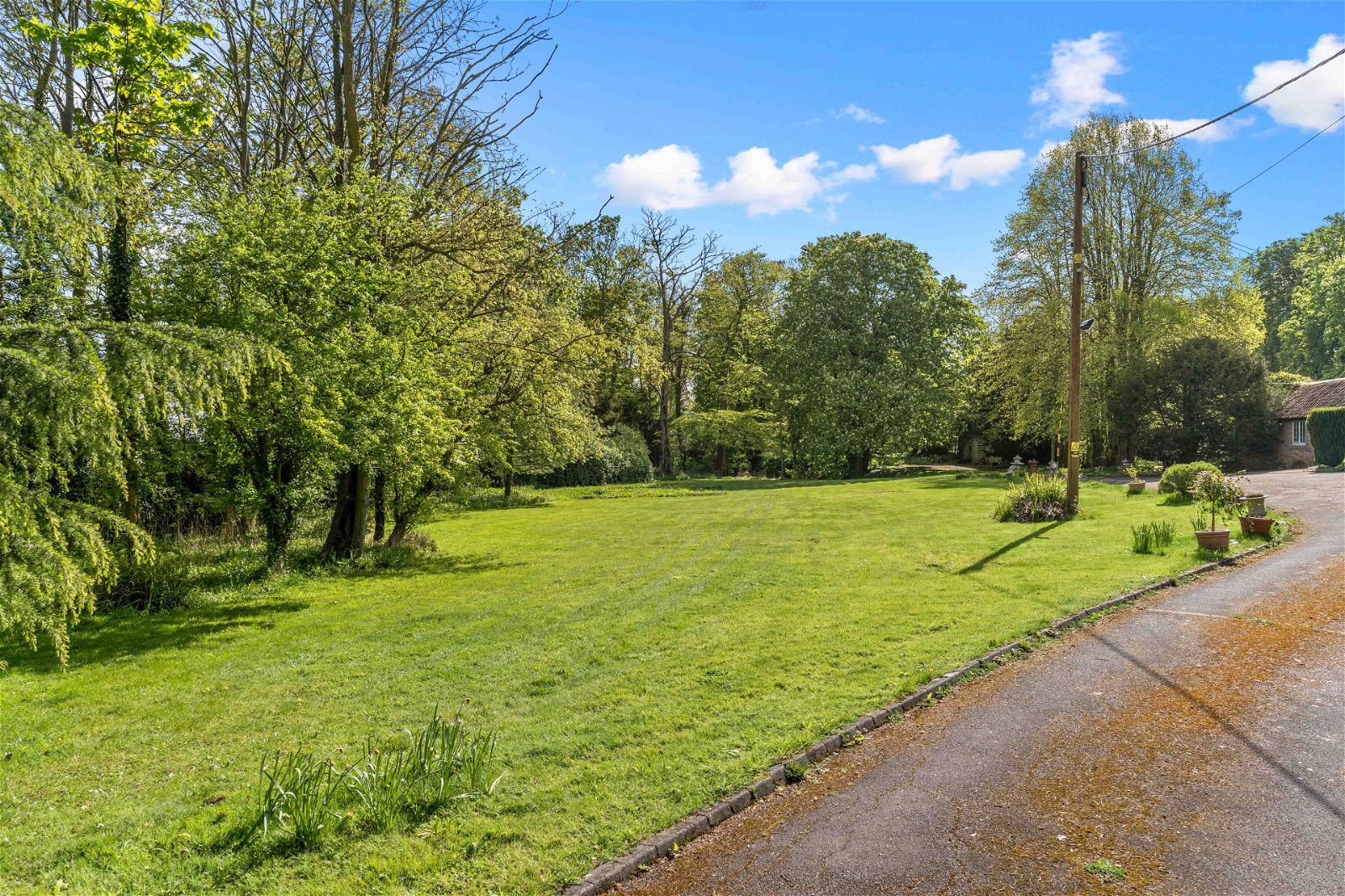 Detached House for sale with 9 bedrooms, The Village, Willingale Fine