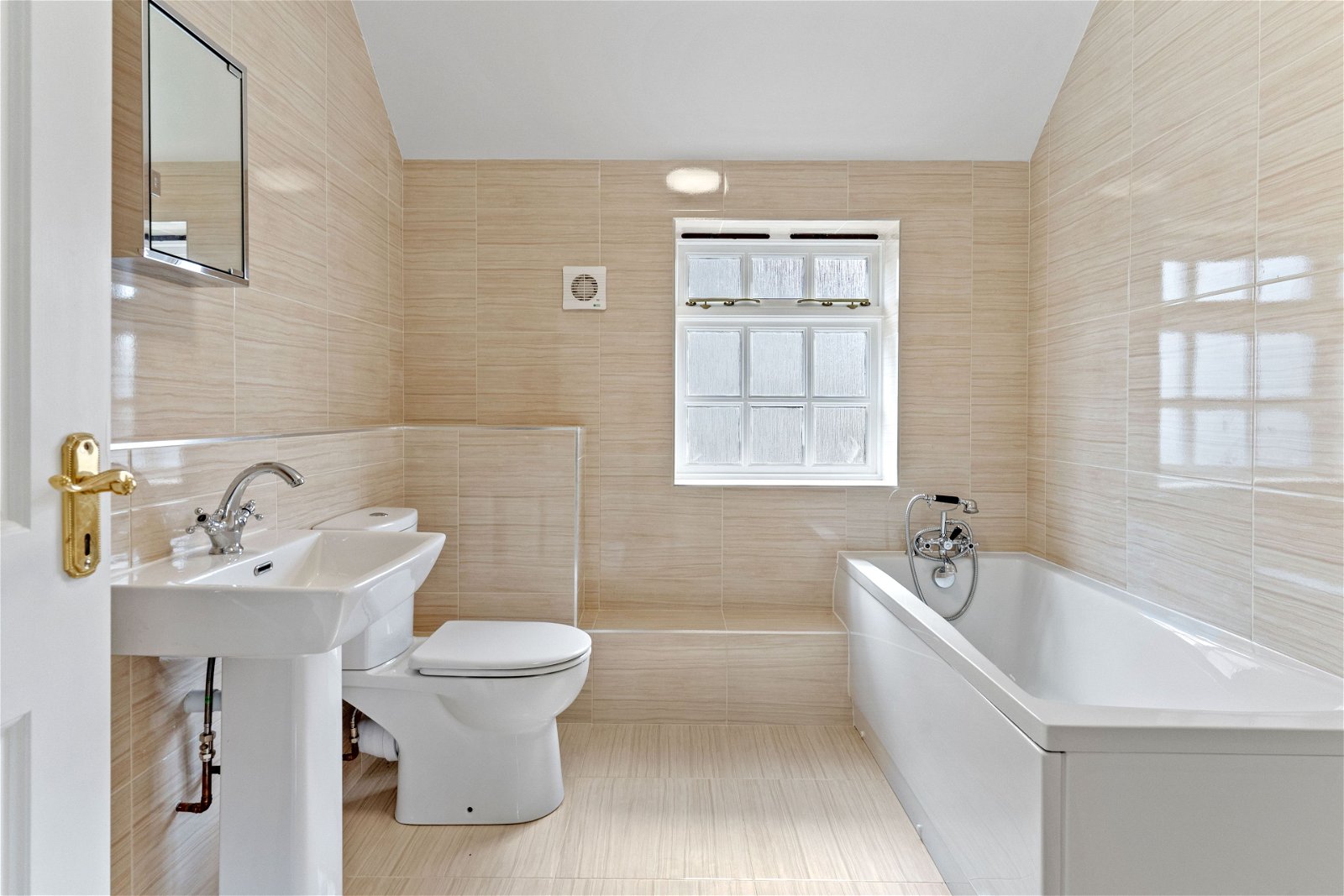 Detached House for sale with 8 bedrooms, Fen Lane, Bulphan Fine & Country