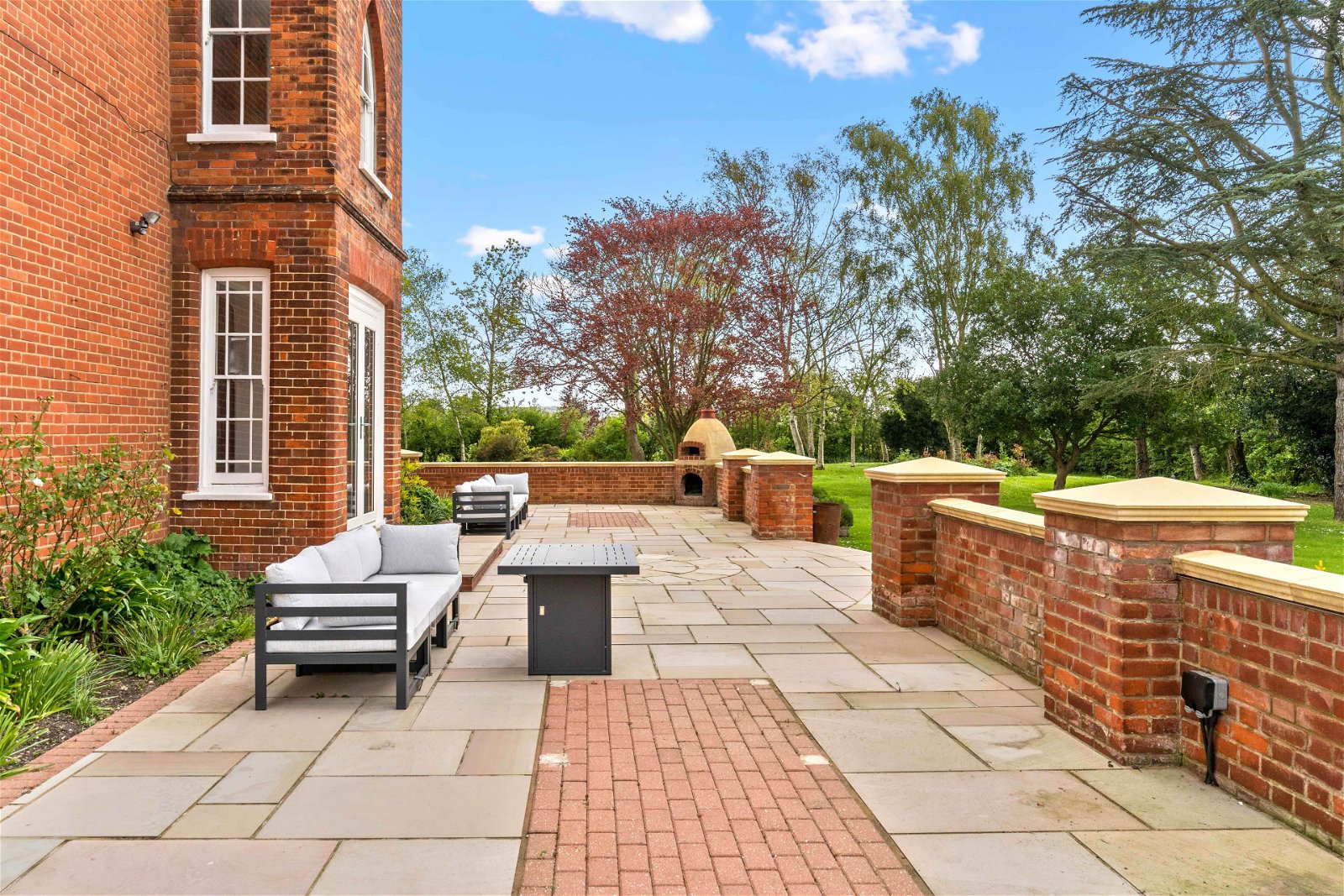 Detached House for sale with 8 bedrooms, Fen Lane, Bulphan Fine & Country