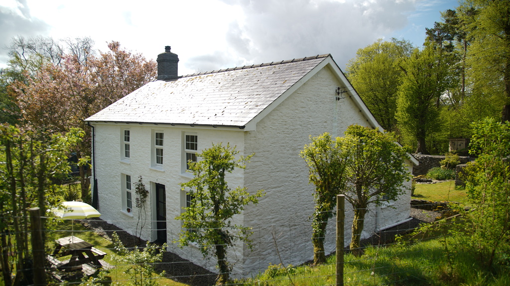 7 bedroom Farm House for sale in Llanfair Clydogau