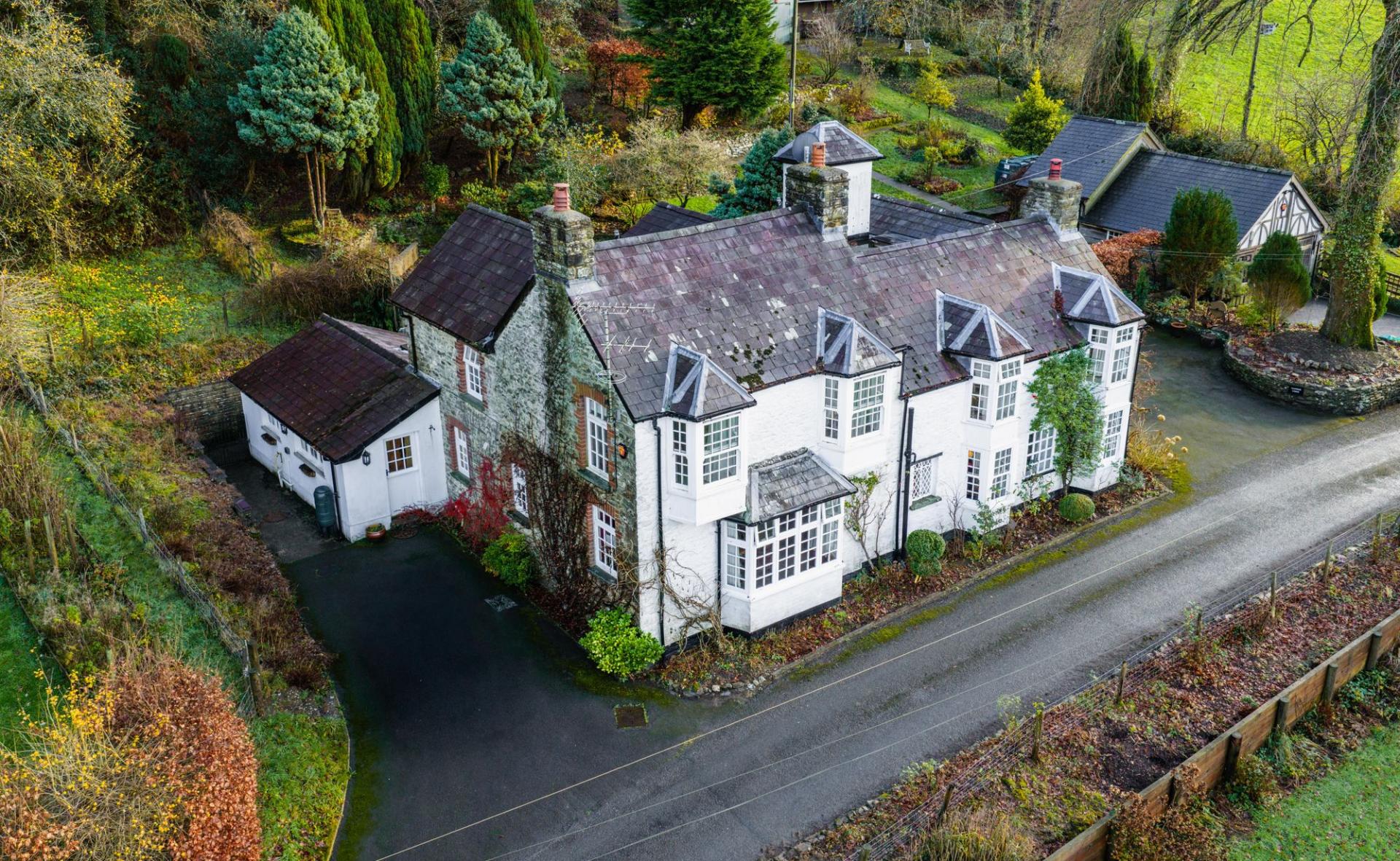 Llanfair-fach House photo 2
