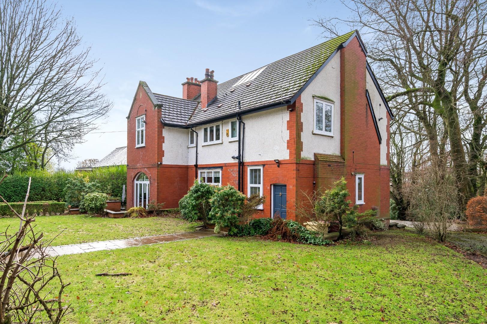 Detached House for sale with 4 bedrooms, Turton Road, Bromley Cross