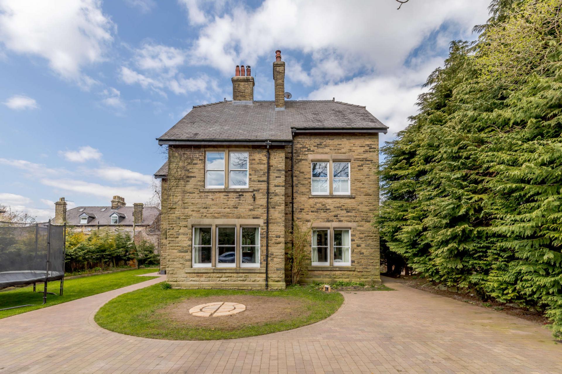 5 bedroom Detached House for sale in Buxton
