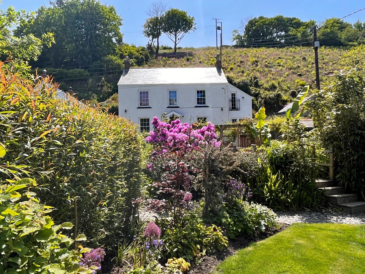 Detached House for sale with 3 bedrooms, Porthallow, St. Keverne Fine & Country