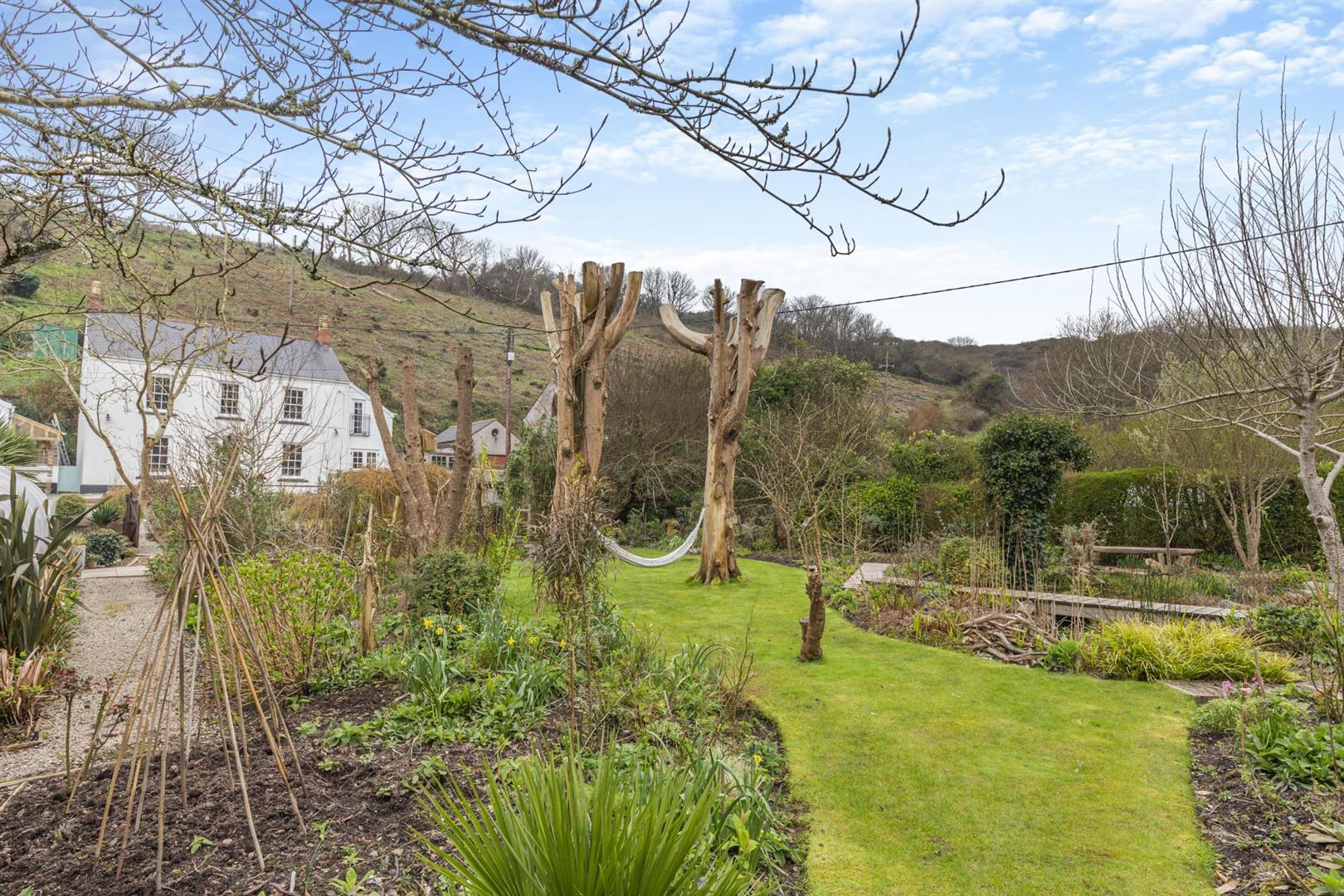 Detached House for sale with 3 bedrooms, Porthallow, St. Keverne Fine