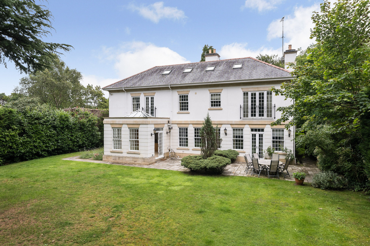 Detached House for sale with 8 bedrooms, Friary Road, Ascot Fine