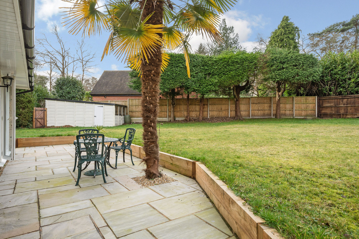 Detached House for sale with 4 bedrooms, Greyfriars Drive, Ascot Fine