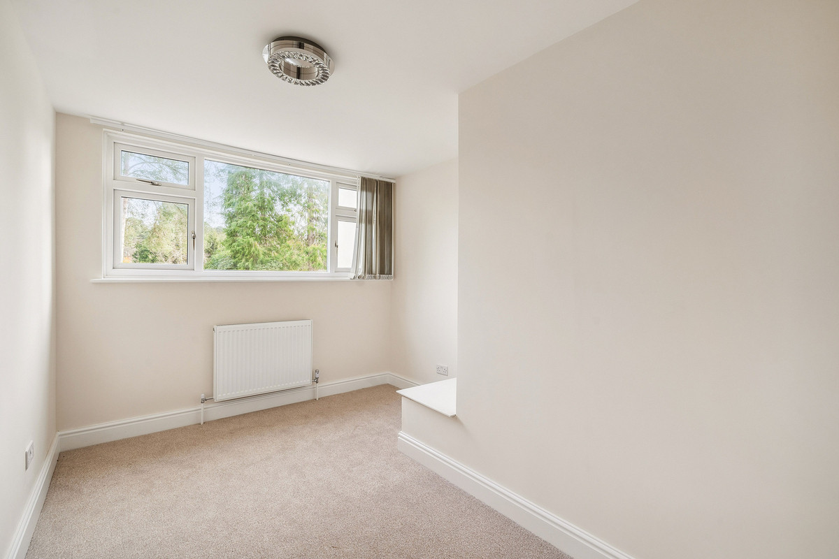 Detached House for sale with 4 bedrooms, Greyfriars Drive, Ascot Fine