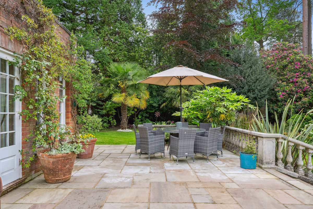 Detached House for sale with 6 bedrooms, Regents Walk, Ascot | Fine ...