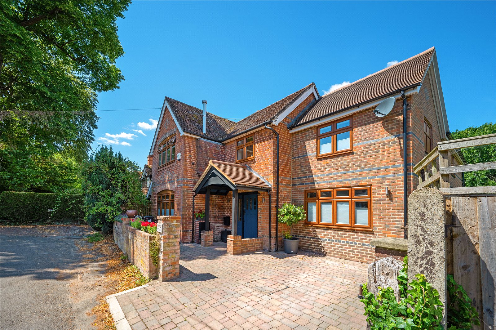 House for sale with 4 bedrooms, Cleeve Road, Goring Fine & Country