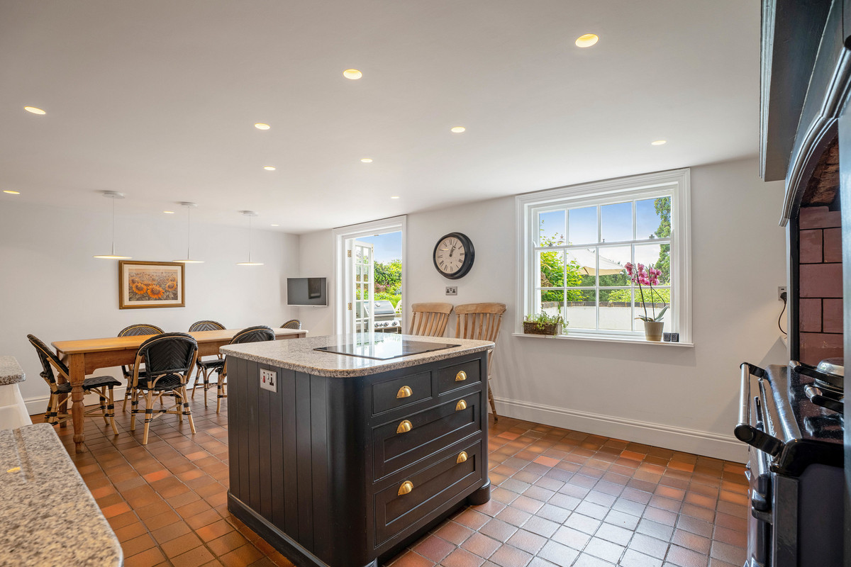 SemiDetached House for sale with 4 bedrooms, Lansdowne Crescent