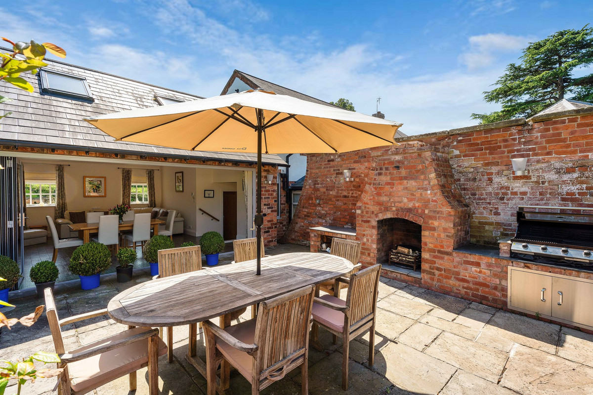 Link Detached House for sale with 3 bedrooms, Hawford House Hawford