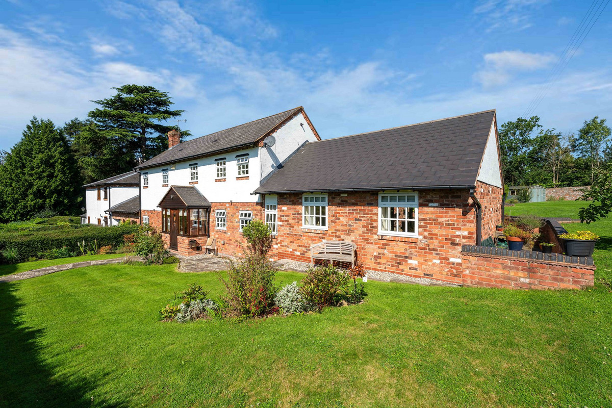 Link Detached House for sale with 3 bedrooms, Hawford House Hawford