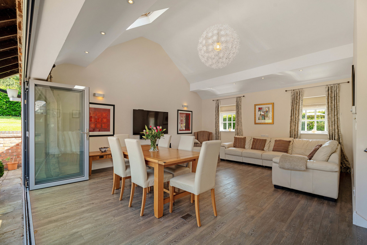 Link Detached House for sale with 3 bedrooms, Hawford House Hawford