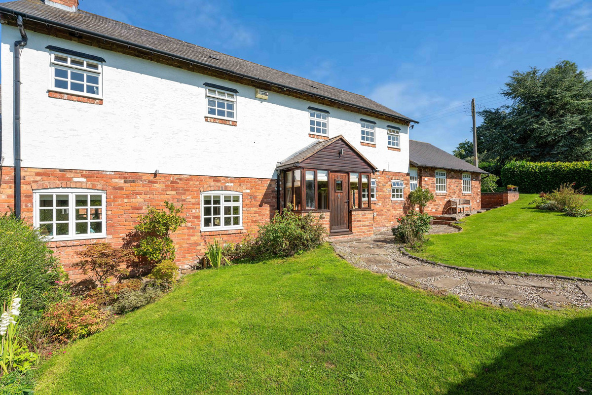 Link Detached House for sale with 3 bedrooms, Hawford House Hawford