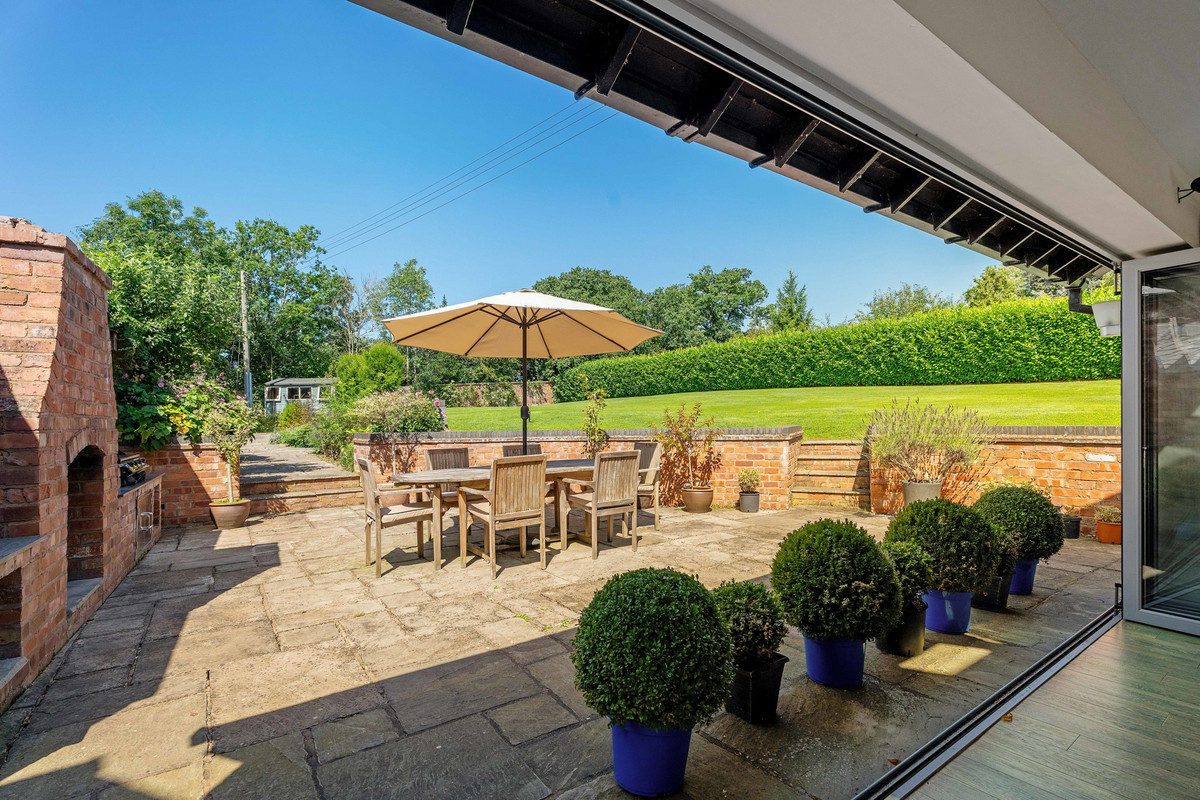 Link Detached House for sale with 3 bedrooms, Hawford House Hawford