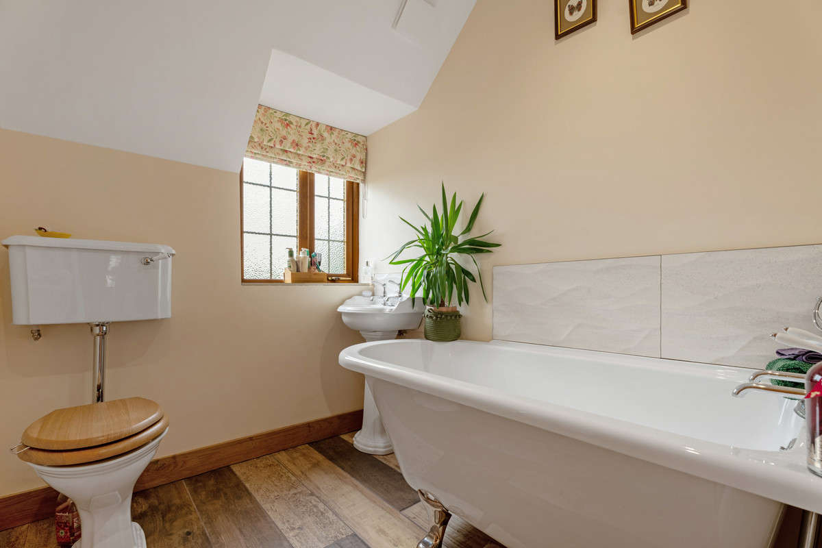 Detached House for sale with 2 bedrooms, Stoke Pound Lane Bromsgrove