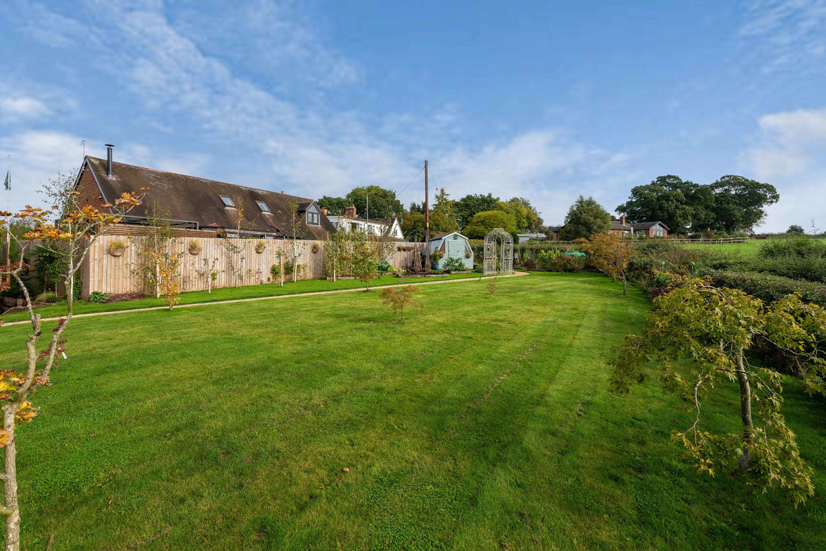 Detached House for sale with 2 bedrooms, Stoke Pound Lane Bromsgrove
